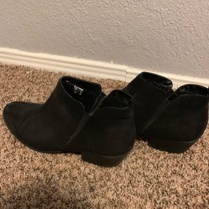 Black ankle boots with small heel